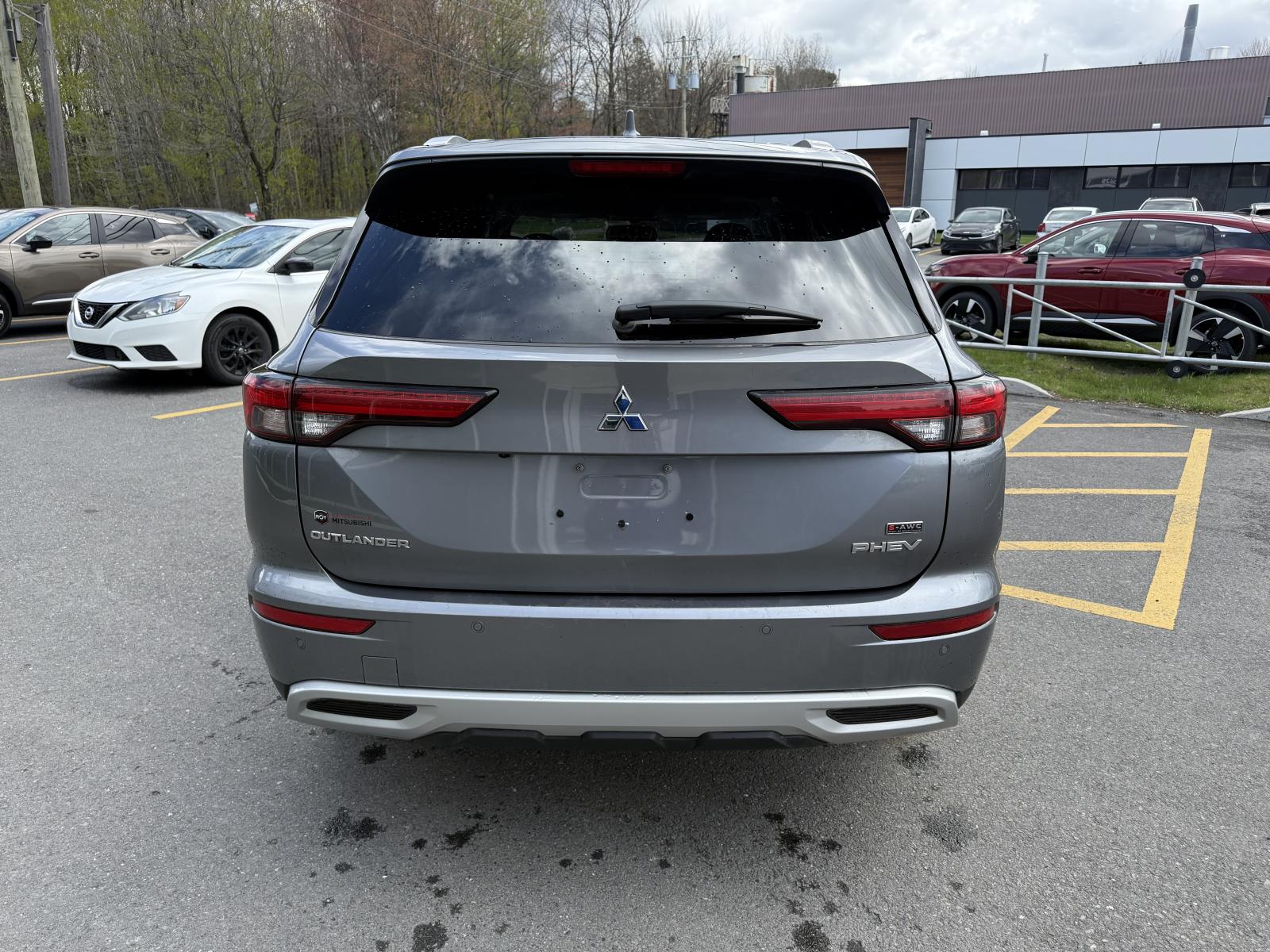 Mitsubishi Outlander ES PHEV 2024 — photo 8