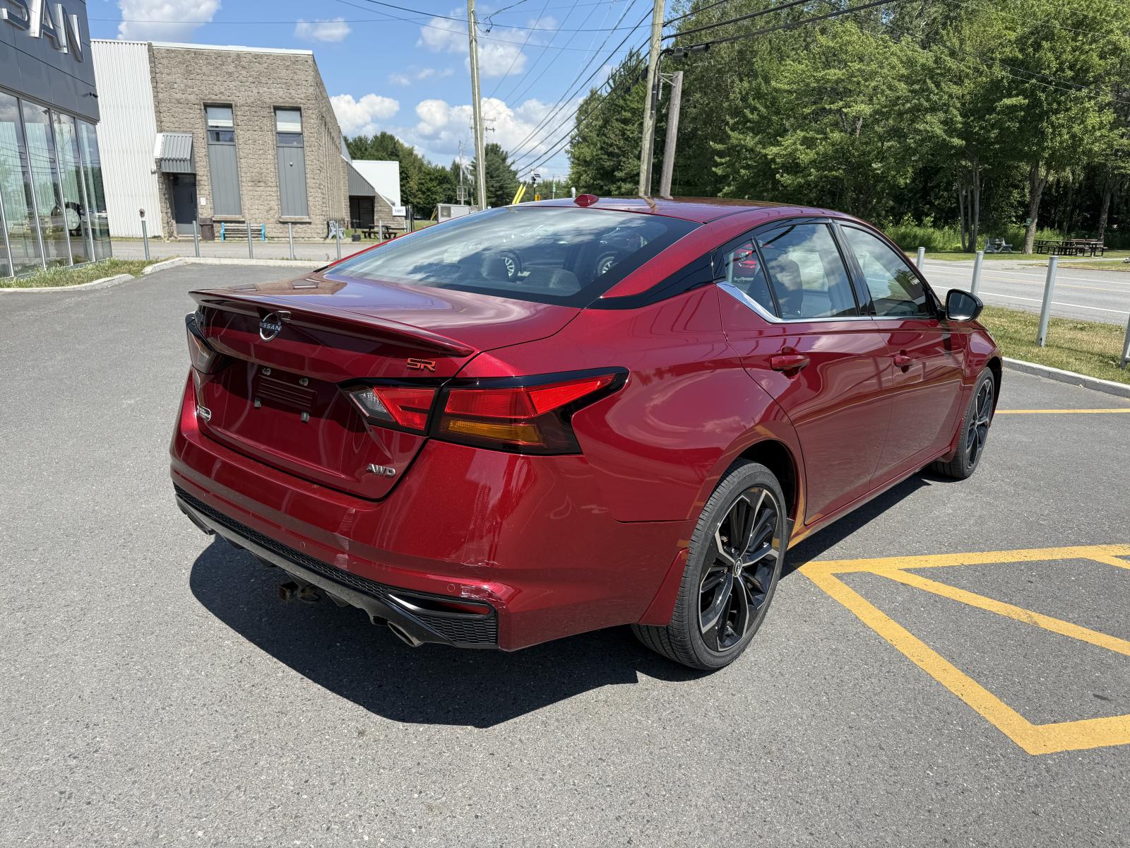 Nissan Altima SR 2023 — photo 8