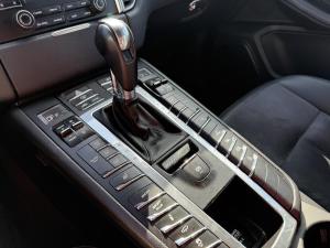 Miniature 16 Porsche Macan Base 2018