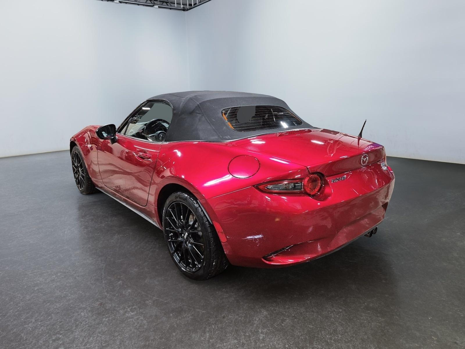 Mazda MX-5 50th Anniversary 2018 — photo 6