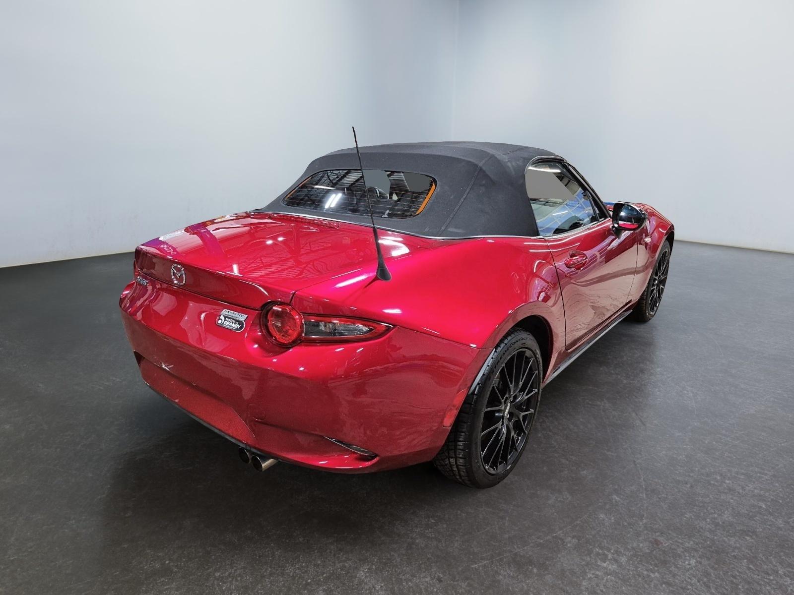 Mazda MX-5 50th Anniversary 2018 — photo 4