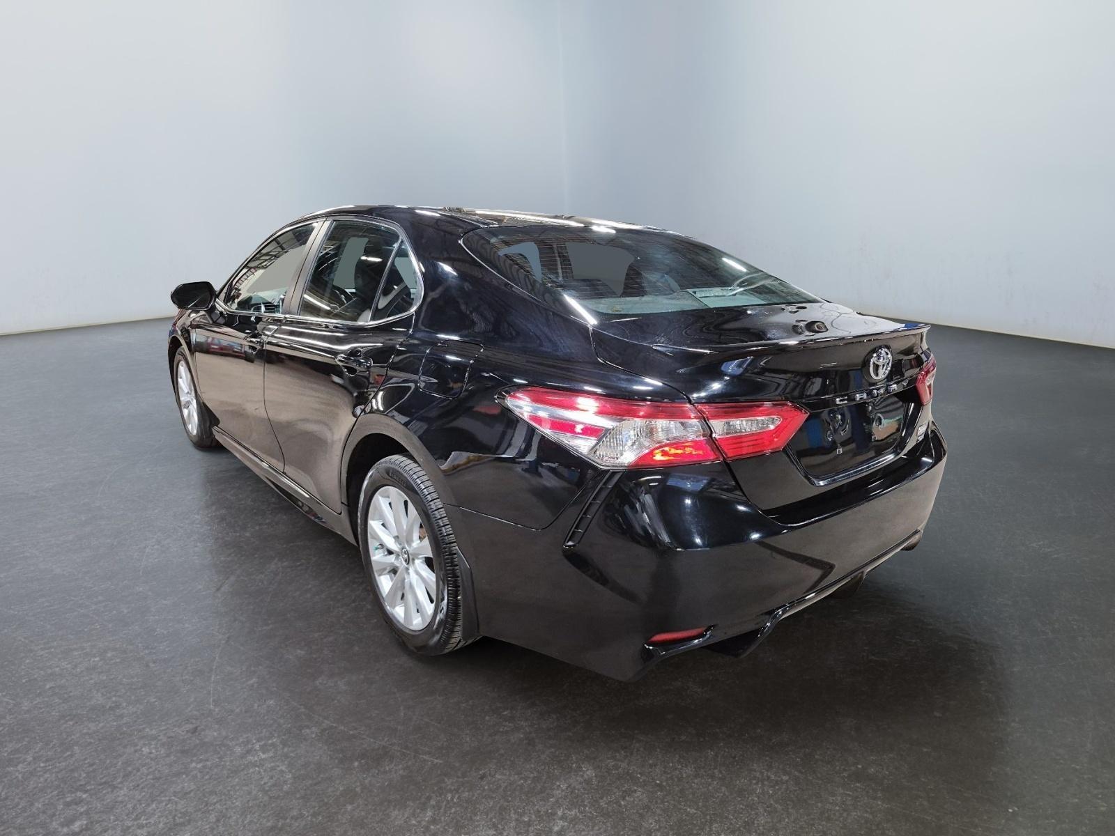 Toyota Camry SE 2019 — photo 7