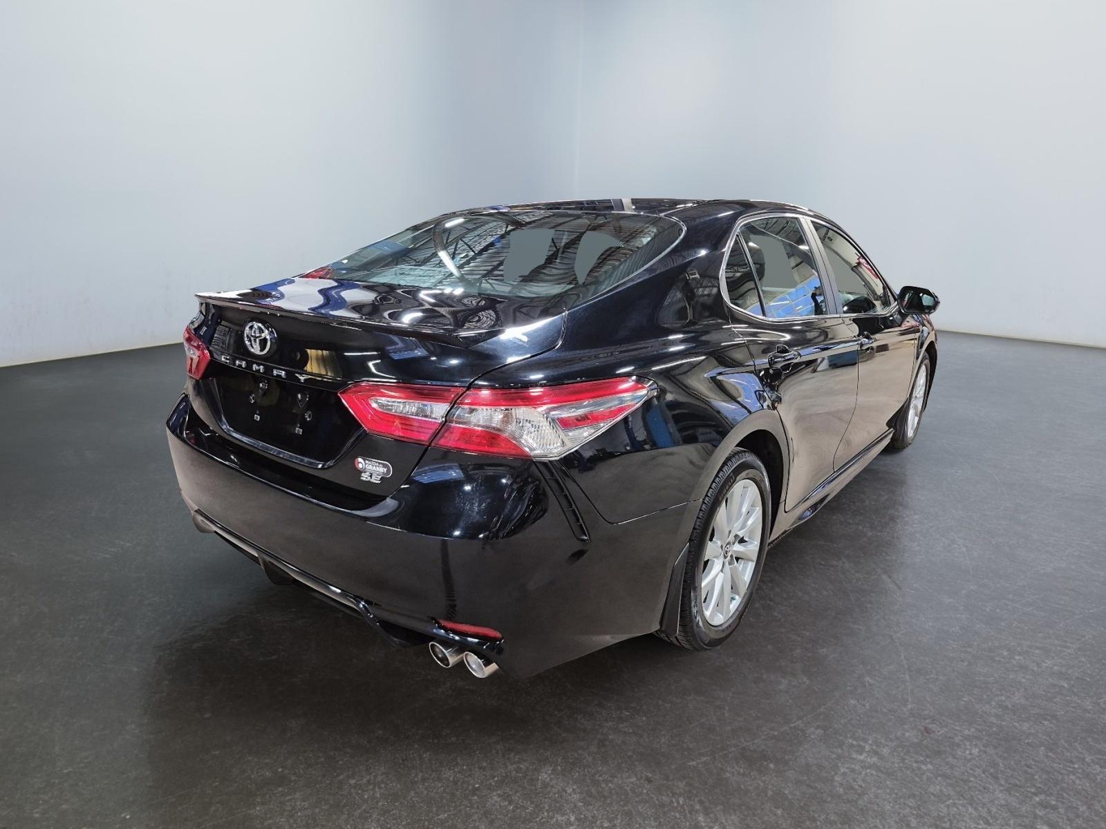 Toyota Camry SE 2019 — photo 5