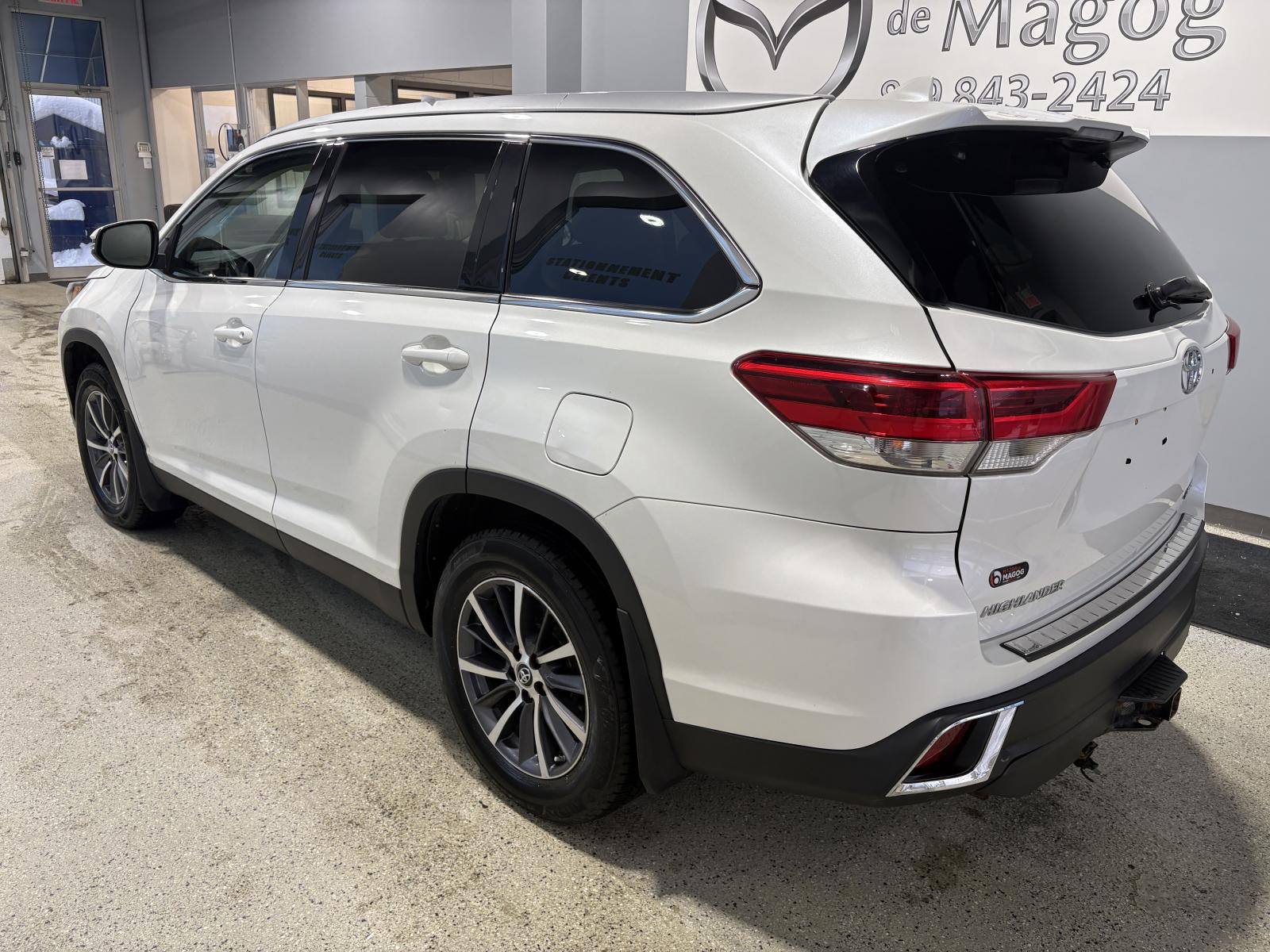 Image 3 Toyota Highlander XLE 2019