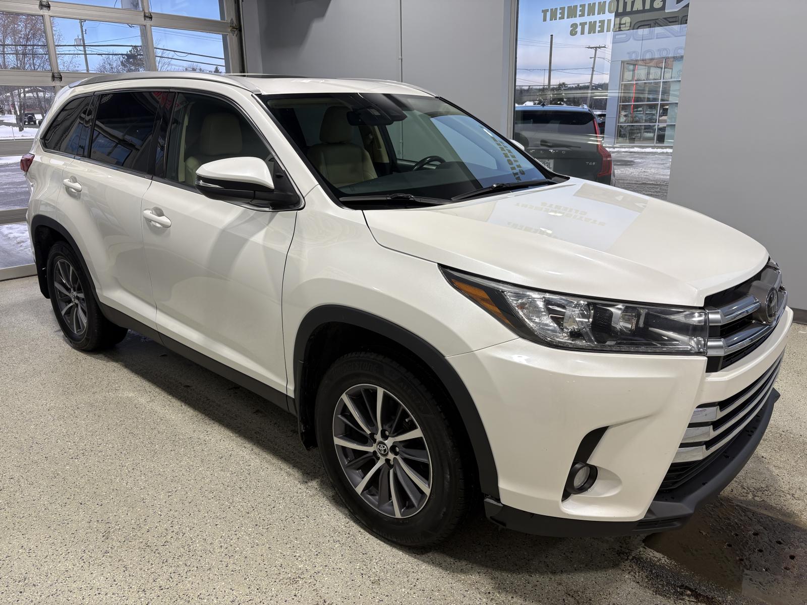 Image 8 Toyota Highlander XLE 2019
