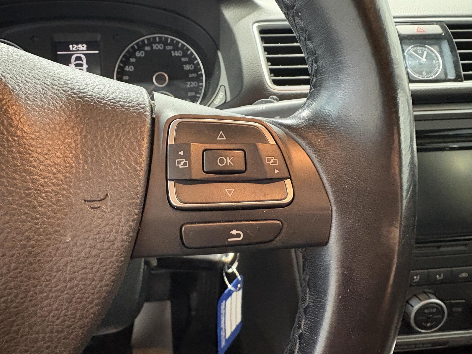 Image 15 Volkswagen Passat Trendline 2015