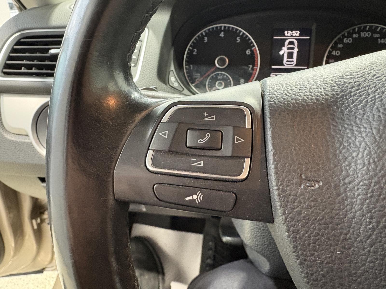 Image 14 Volkswagen Passat Trendline 2015