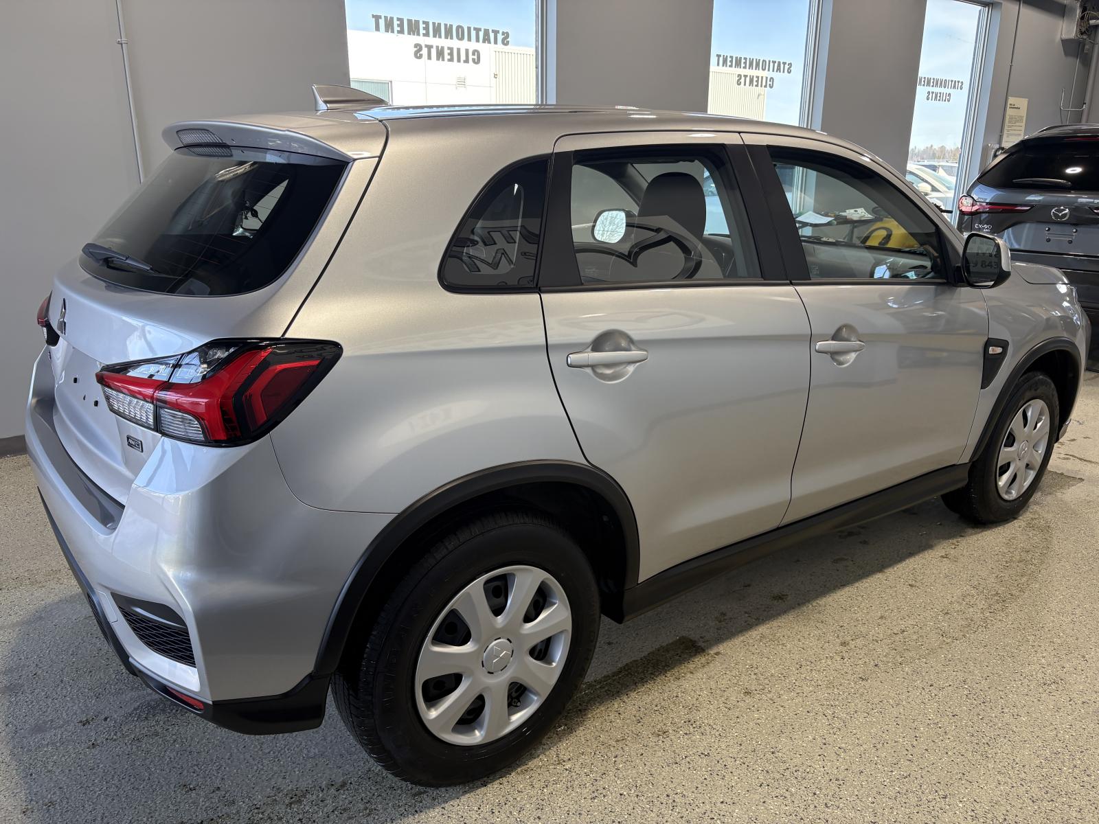 Image 5 Mitsubishi RVR ES 2024