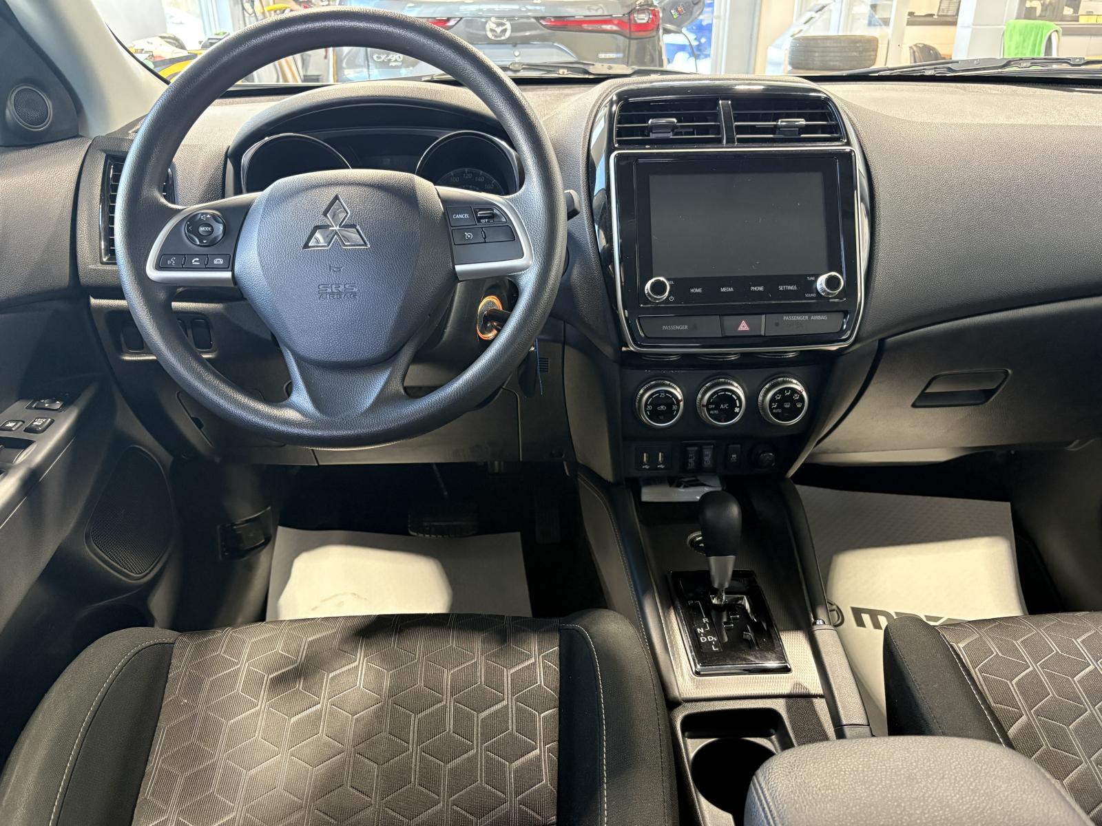 Image 12 Mitsubishi RVR ES 2024