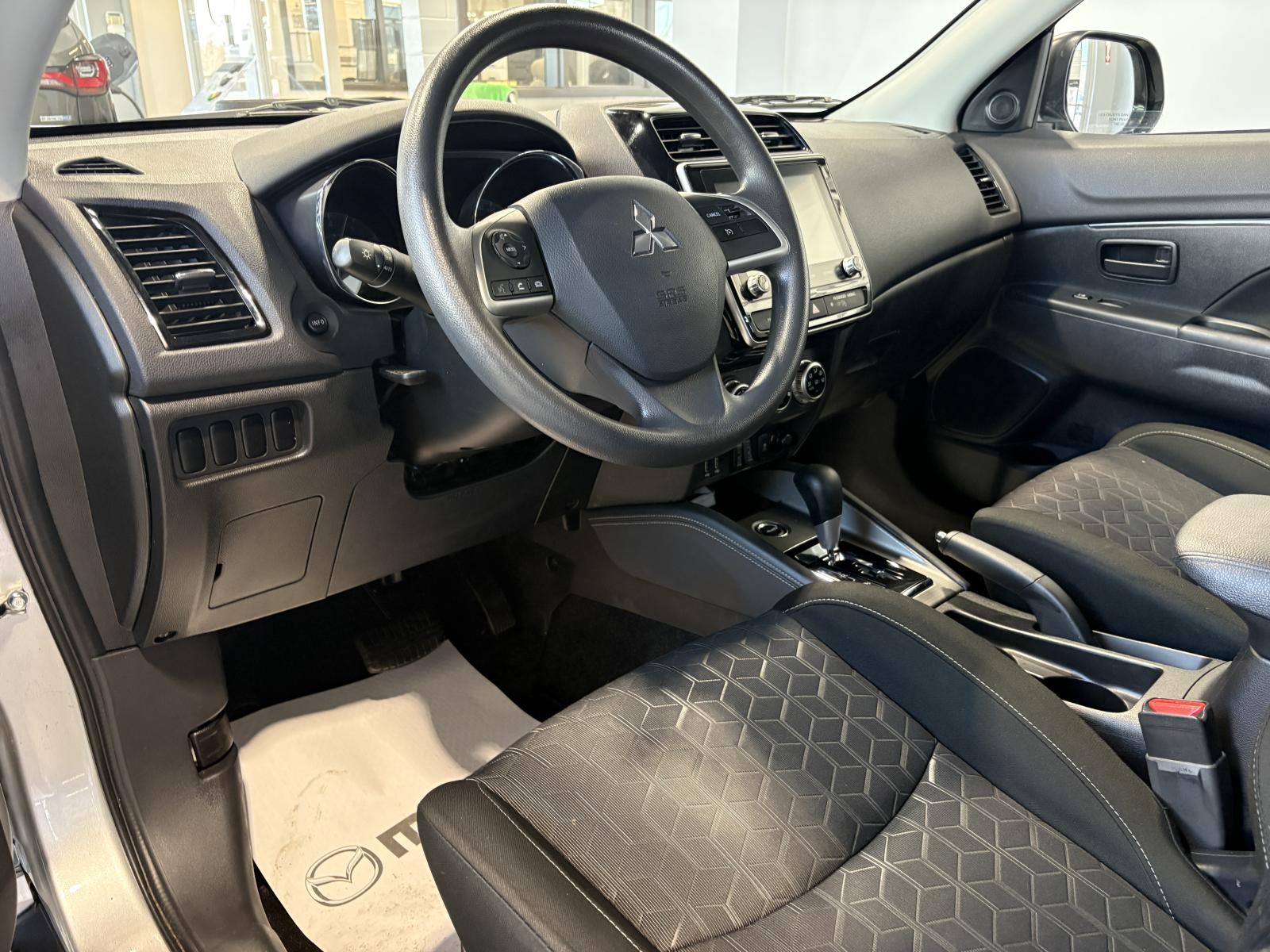 Image 11 Mitsubishi RVR ES 2024