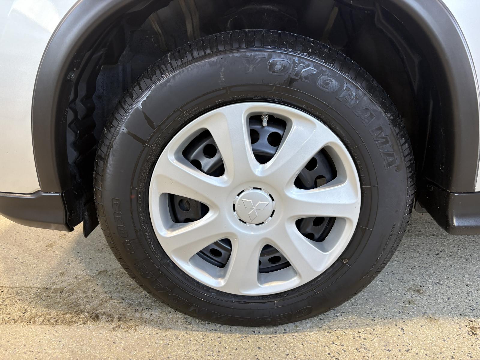 Image 8 Mitsubishi RVR ES 2024