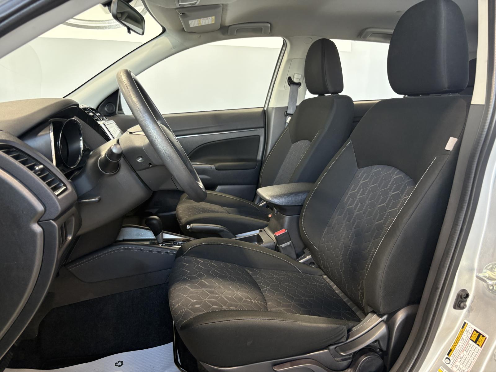 Image 13 Mitsubishi RVR ES 2024