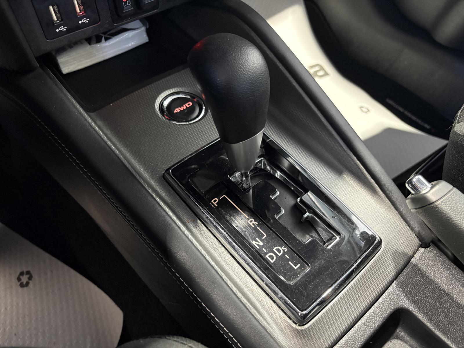 Image 21 Mitsubishi RVR ES 2024