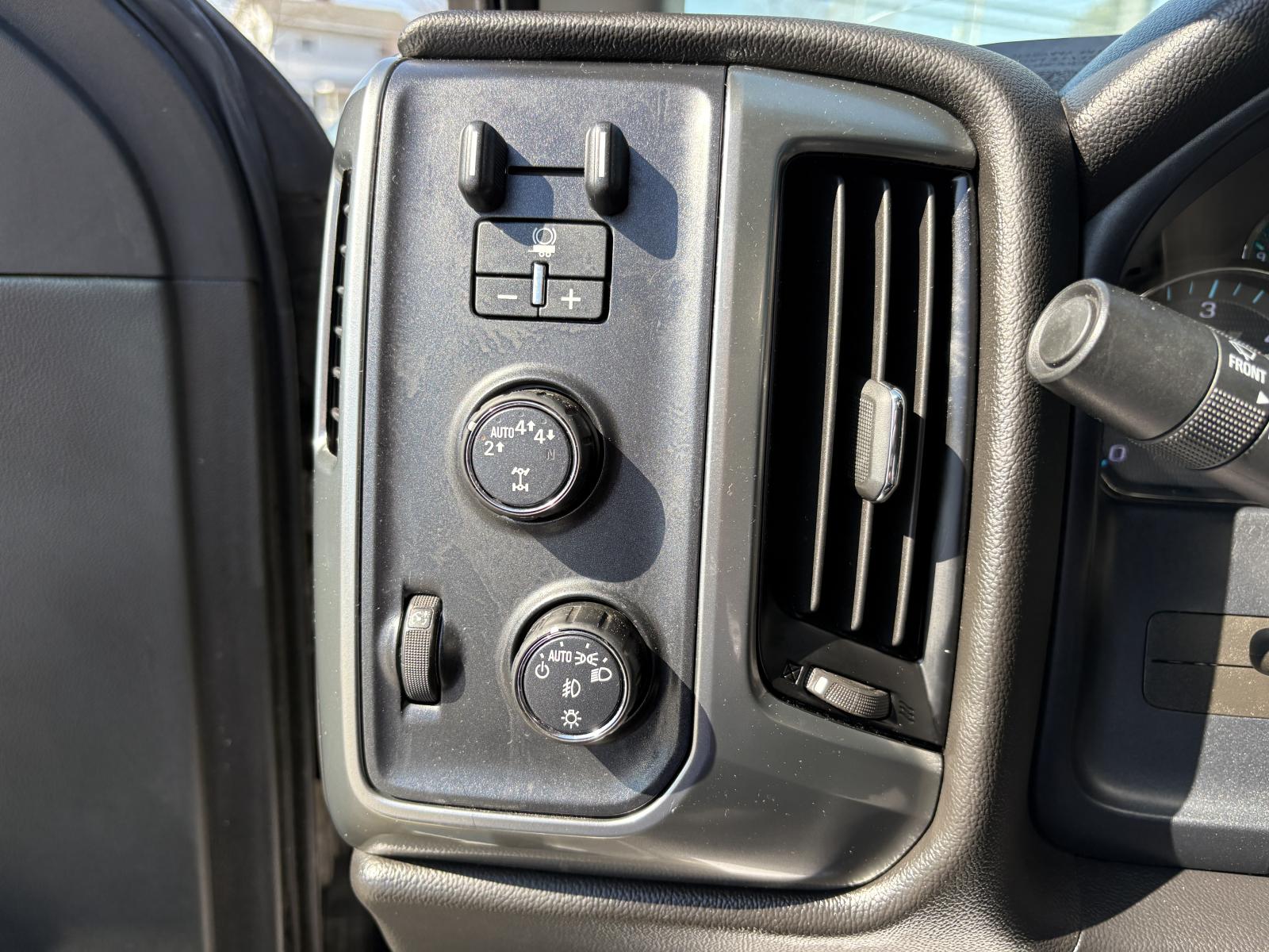 Image 16 Chevrolet SIlverado LD 1500 LT 2019