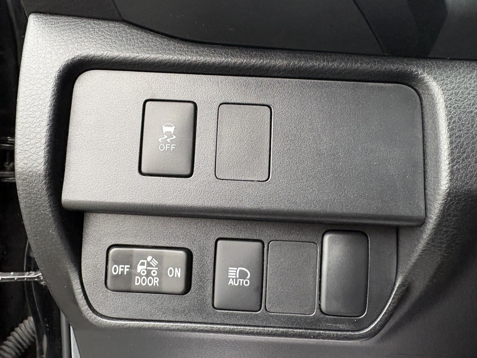 Image 15 Toyota Tacoma SR5 2023