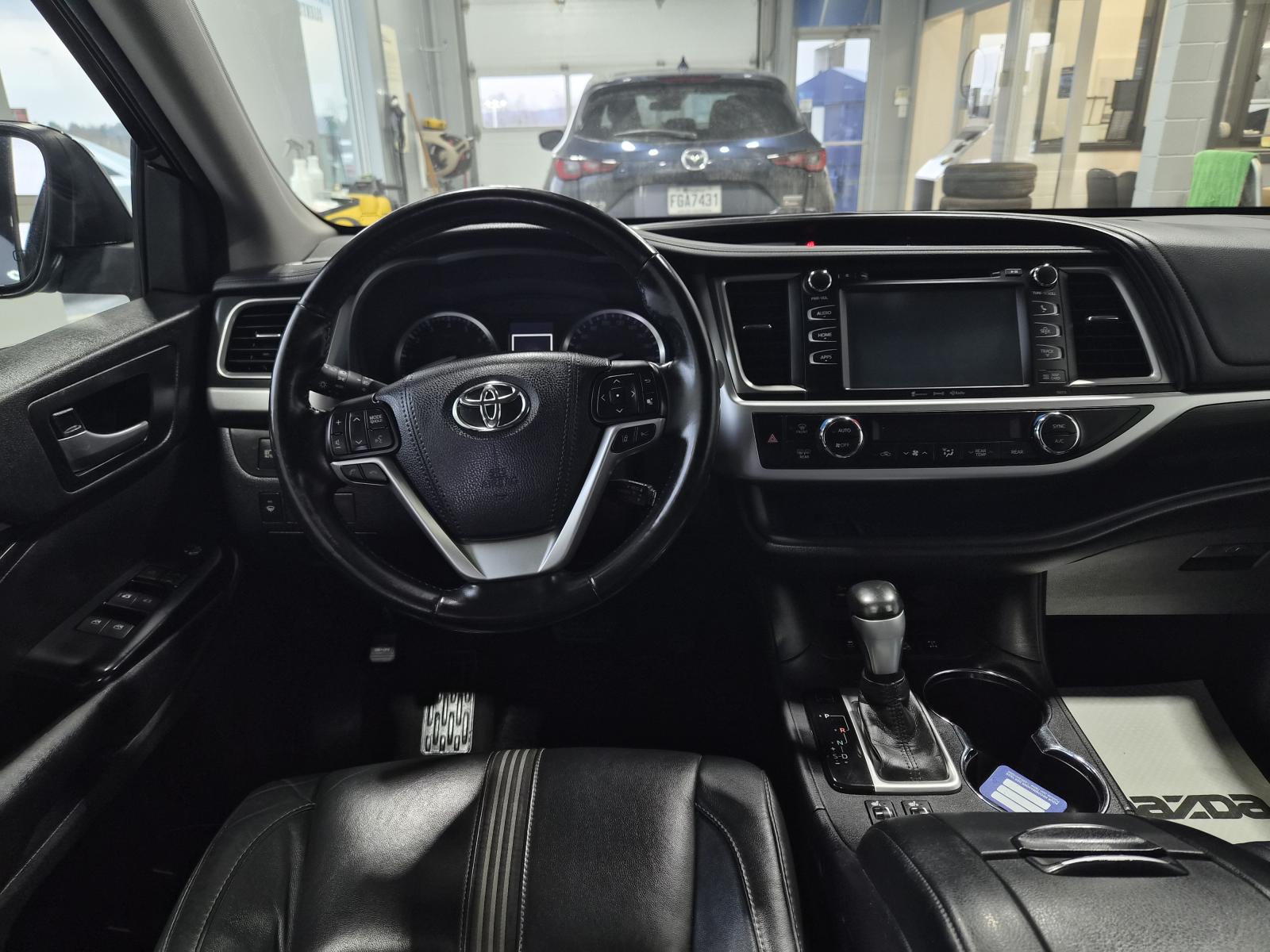 Image 11 Toyota Highlander XLE 2018