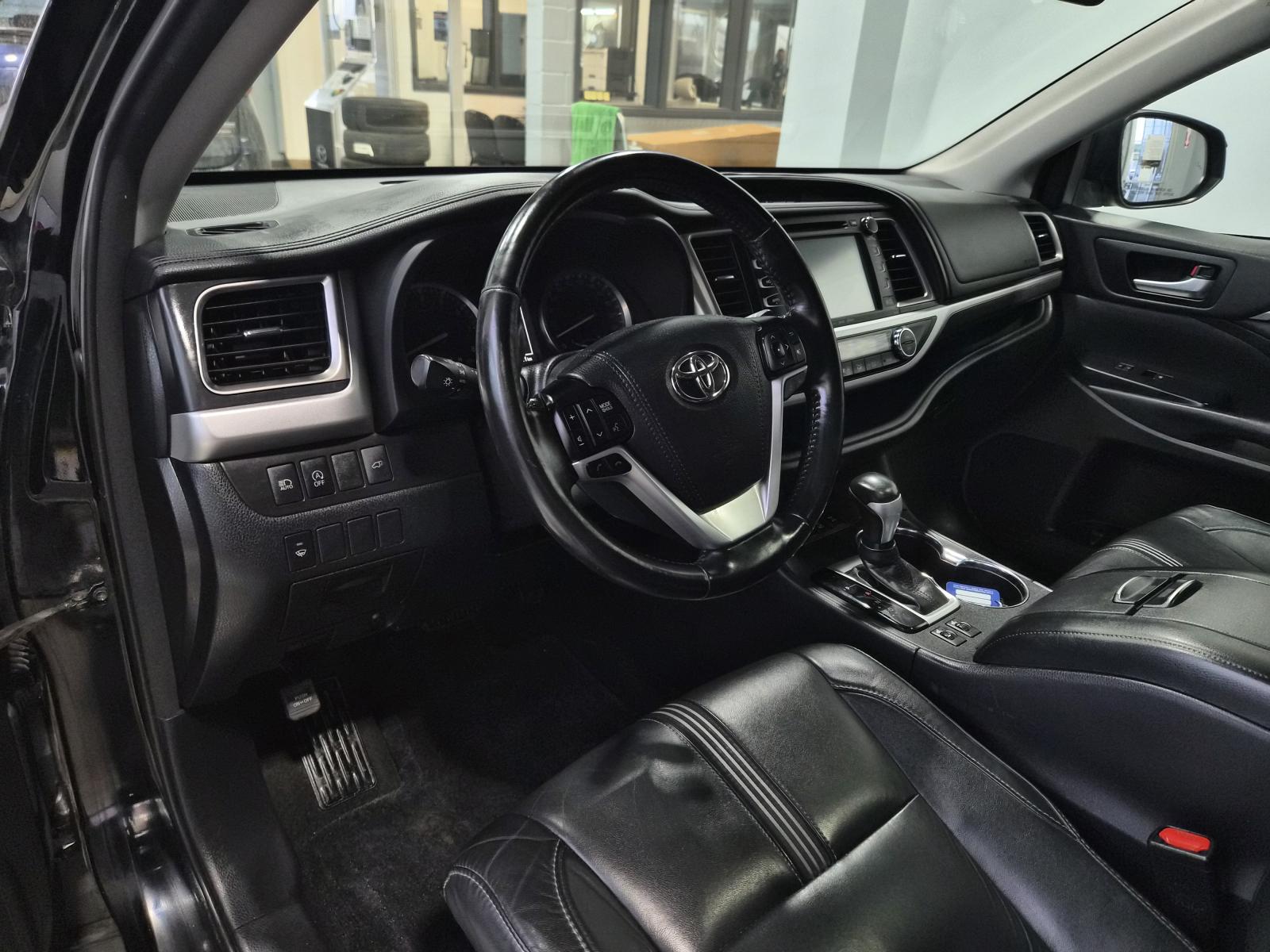 Image 10 Toyota Highlander XLE 2018