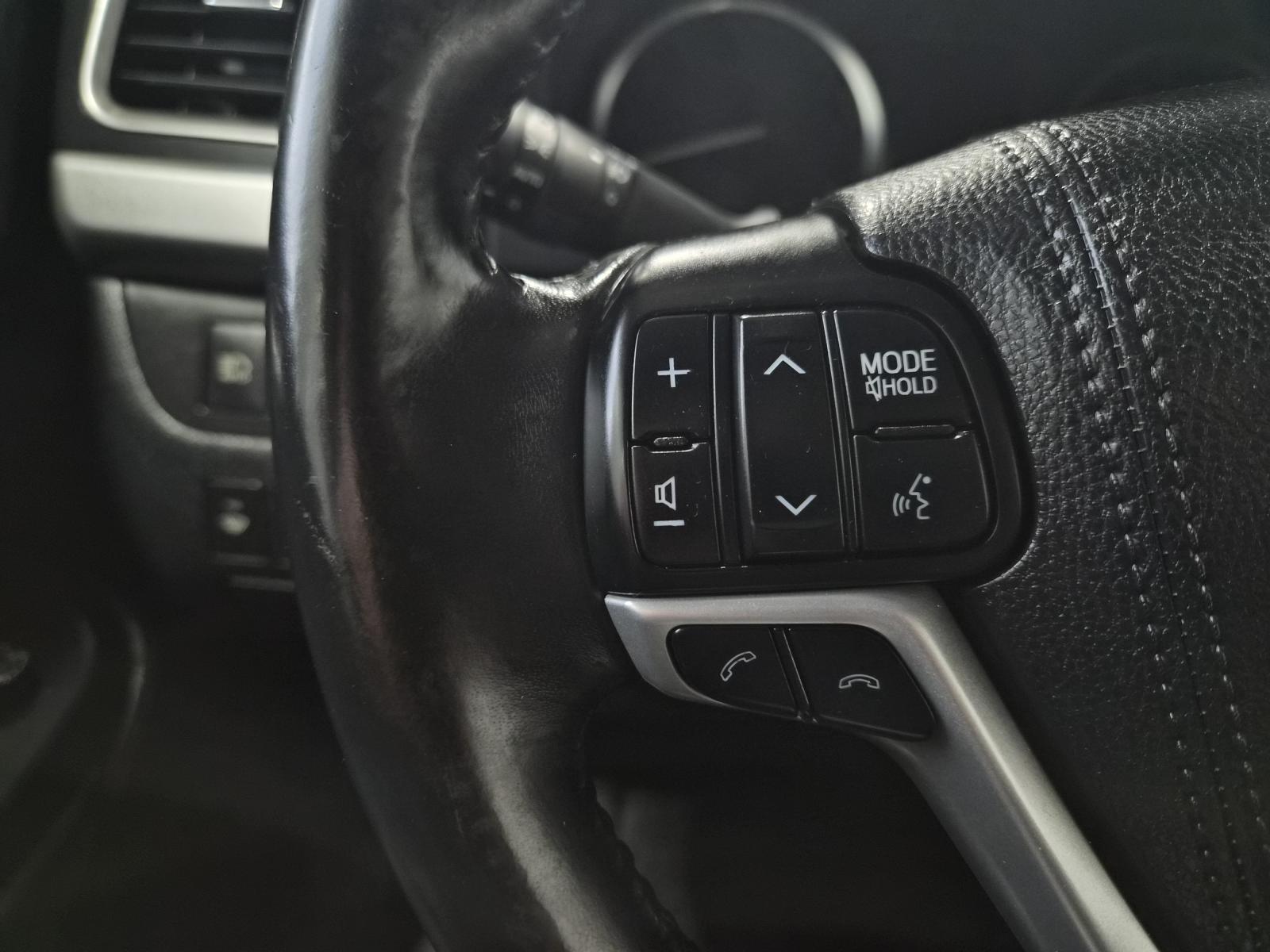 Image 16 Toyota Highlander XLE 2018