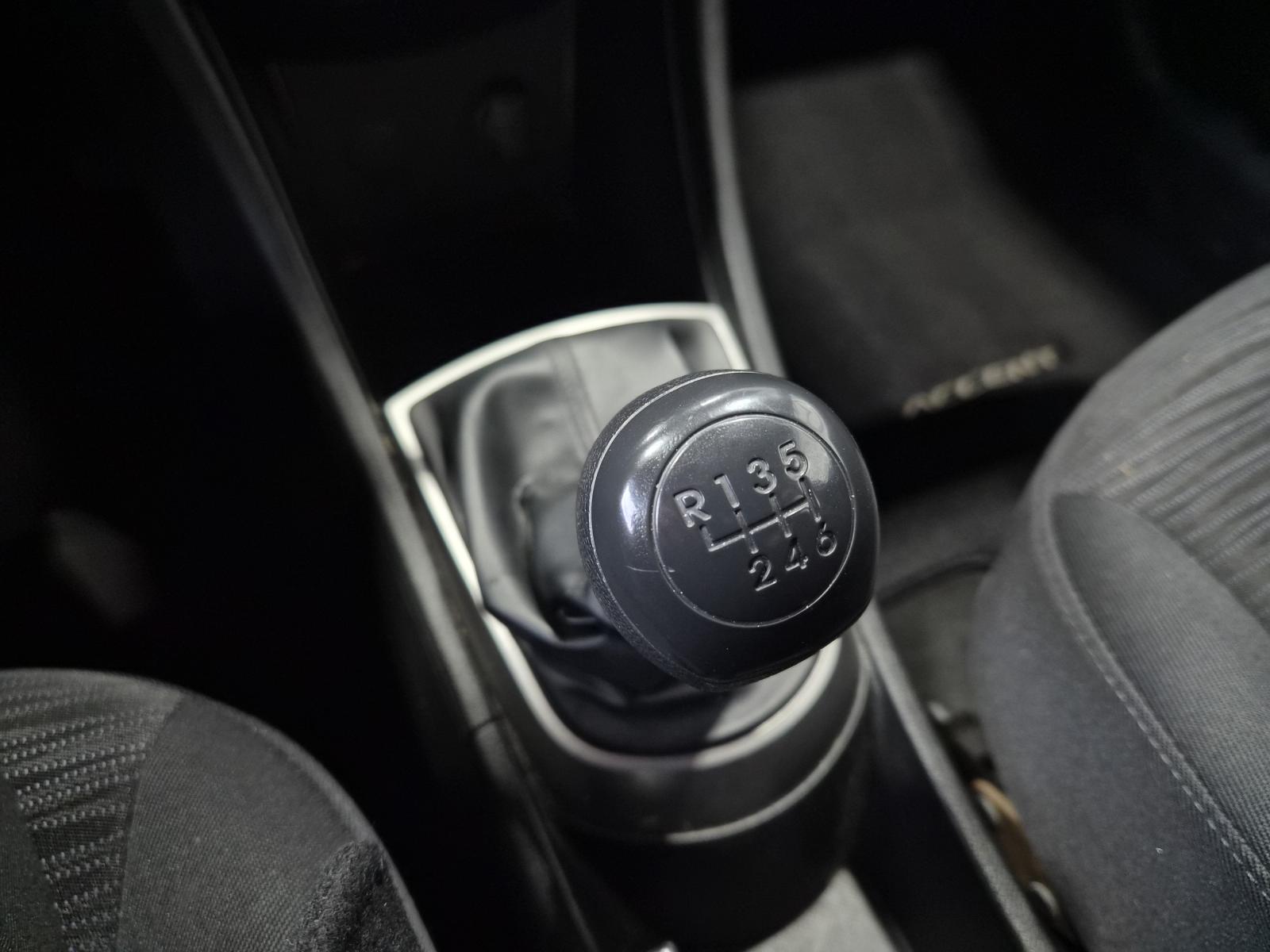 Image 18 Hyundai Accent L 2016