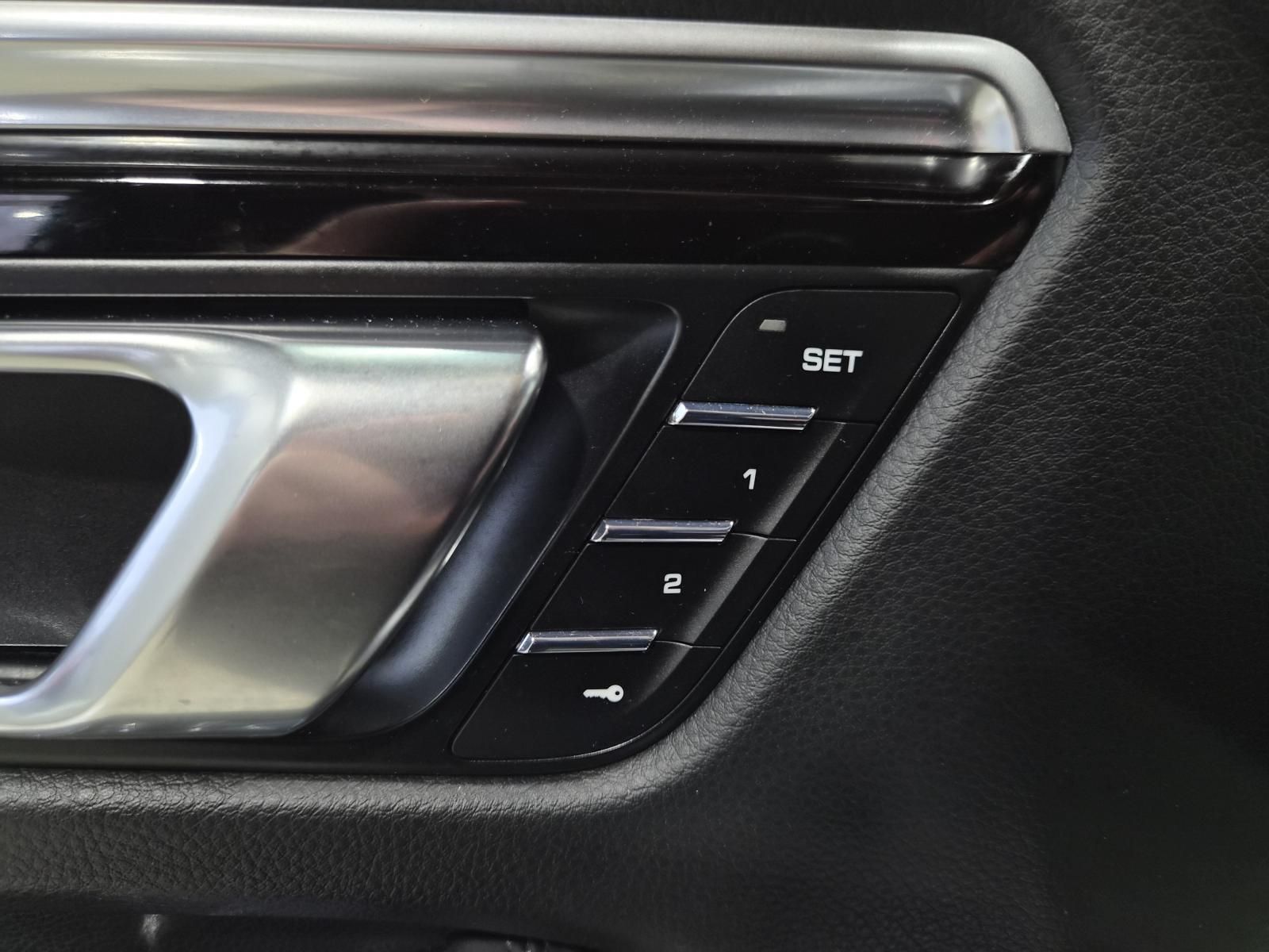 Image 16 Porsche Macan S 2020