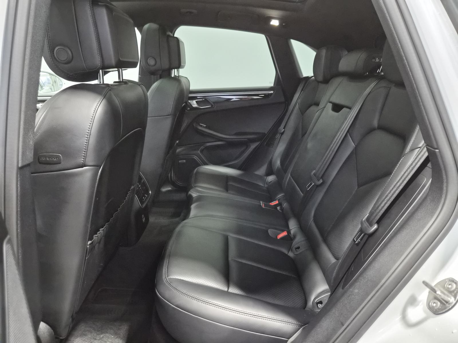 Image 25 Porsche Macan S 2020