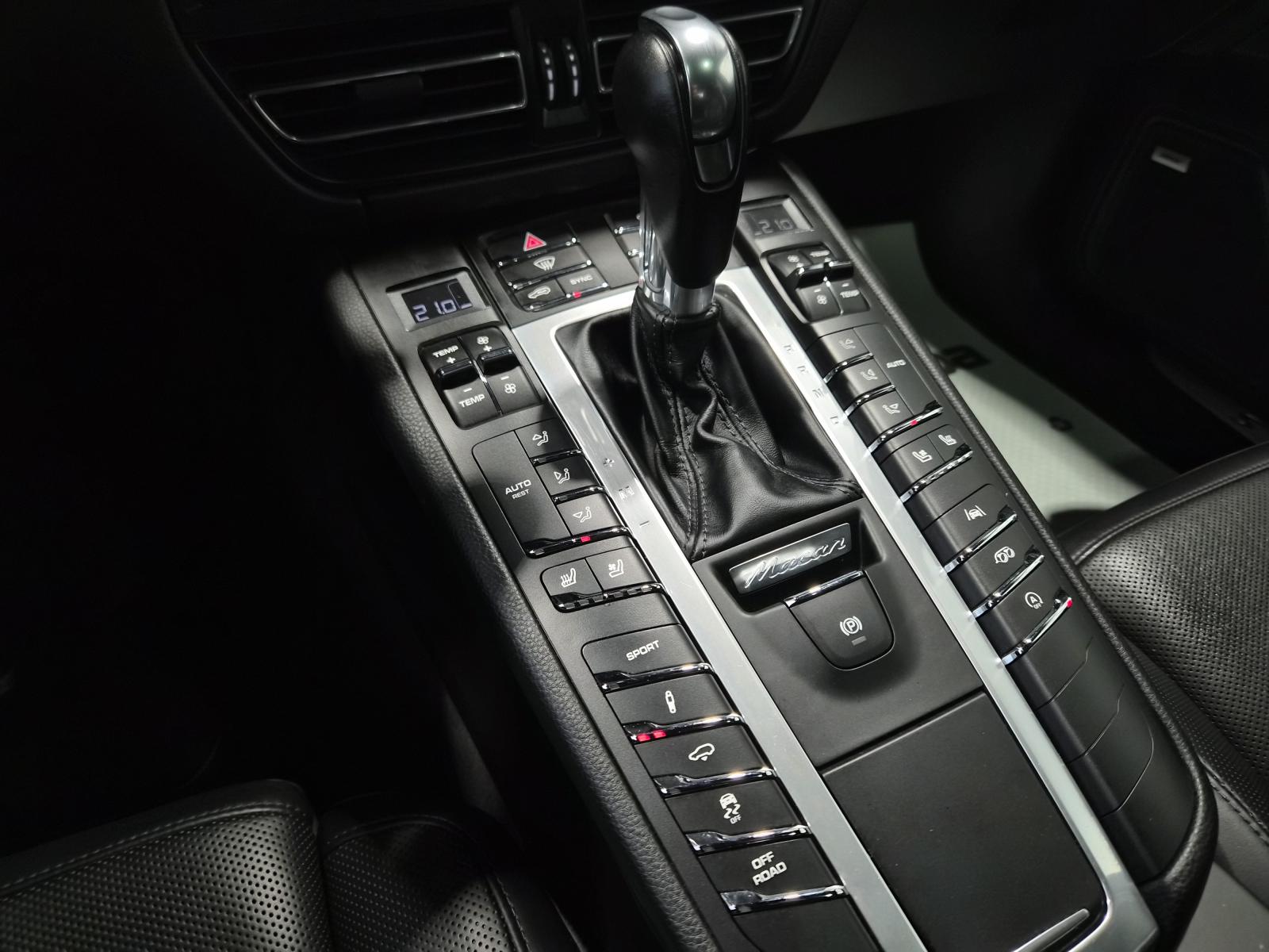 Image 24 Porsche Macan S 2020