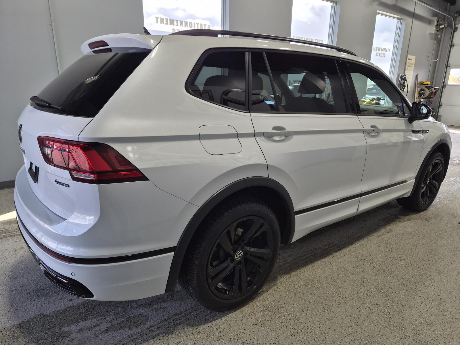 Volkswagen Tiguan Comfortline R-L Blk 2024 — photo 5