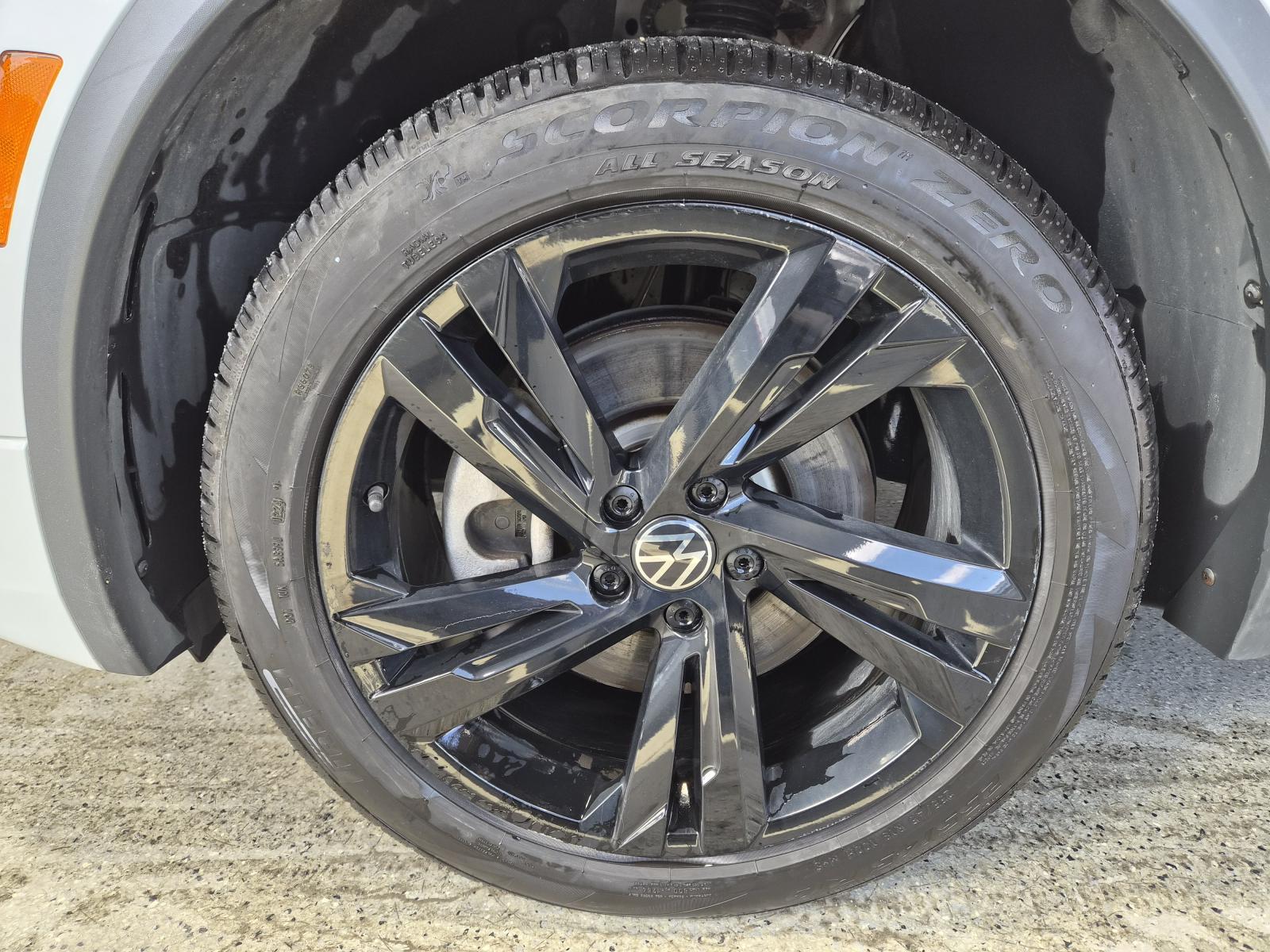 Volkswagen Tiguan Comfortline R-L Blk 2024 — photo 8