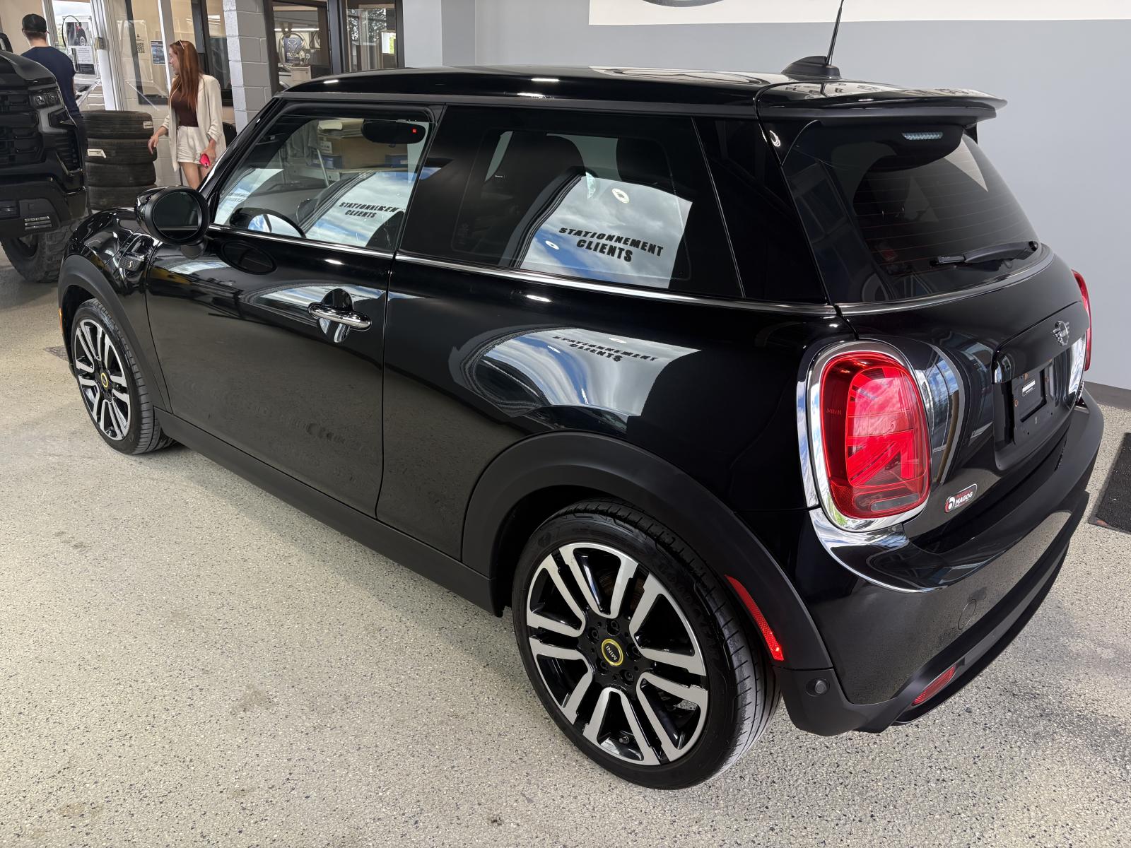 Mini Hatchback Cooper SE Electric 2023 — photo 3