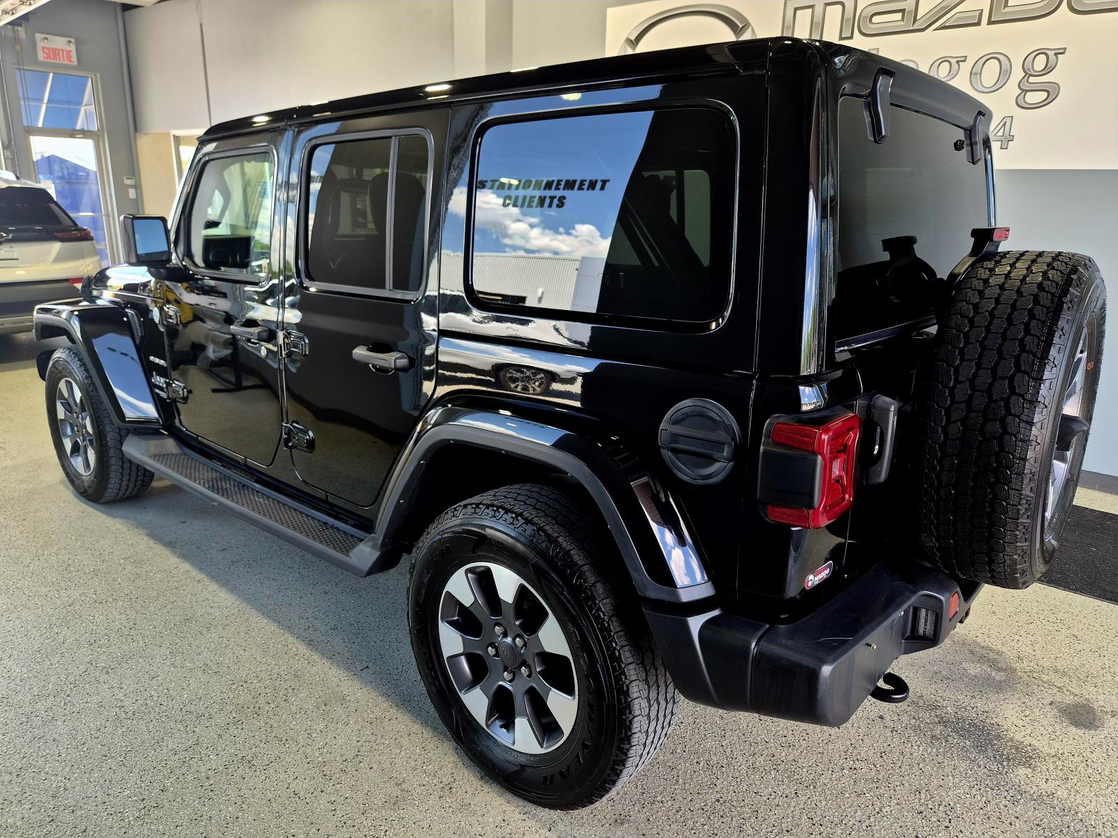 Jeep Wrangler Unlimited Sahara 2022 — photo 3