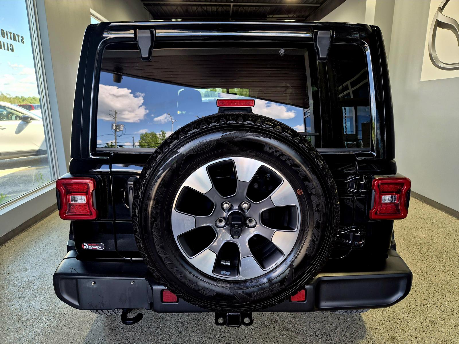 Jeep Wrangler Unlimited Sahara 2022 — photo 4