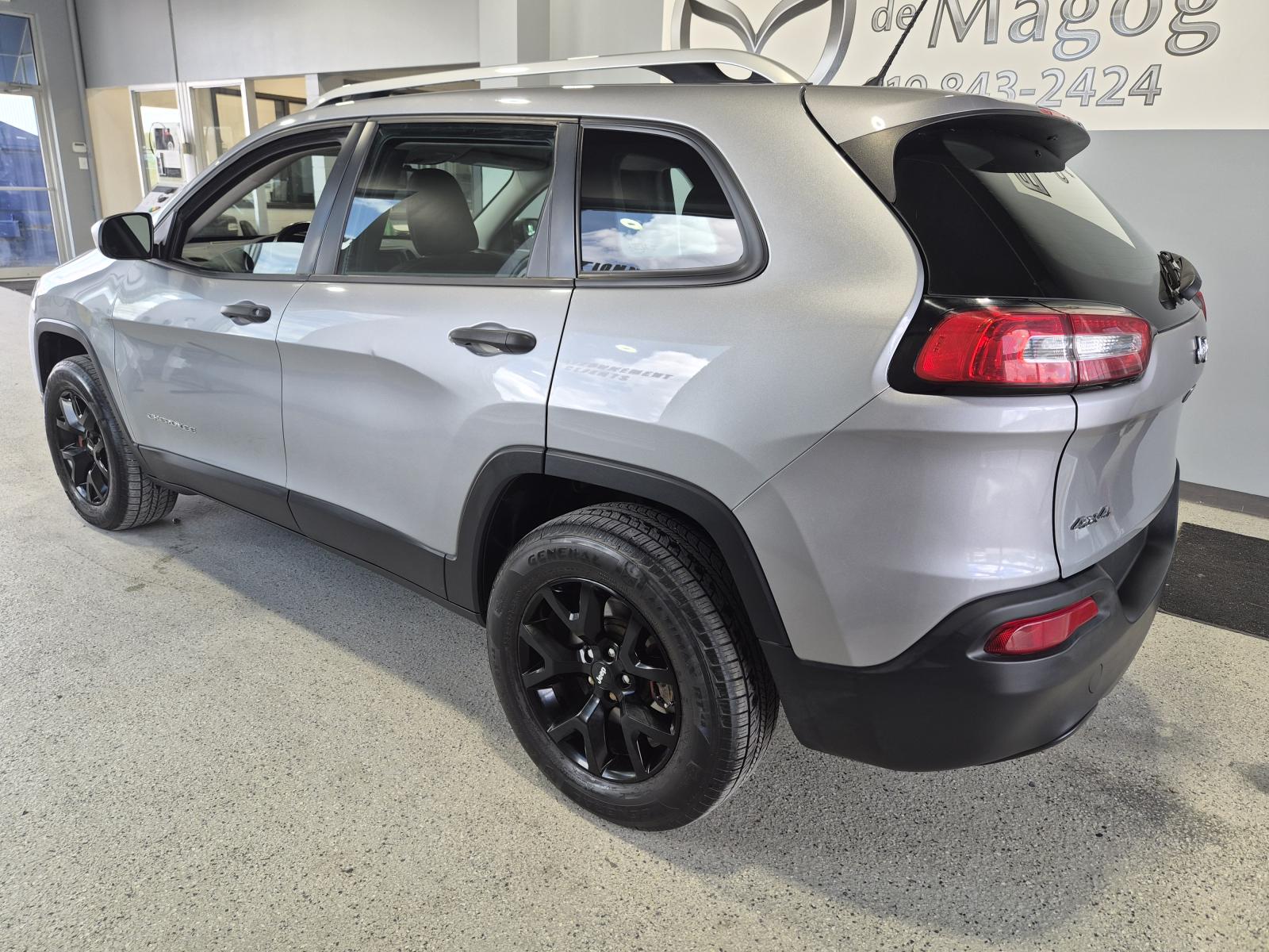 Jeep Cherokee Sport 2015 — photo 3