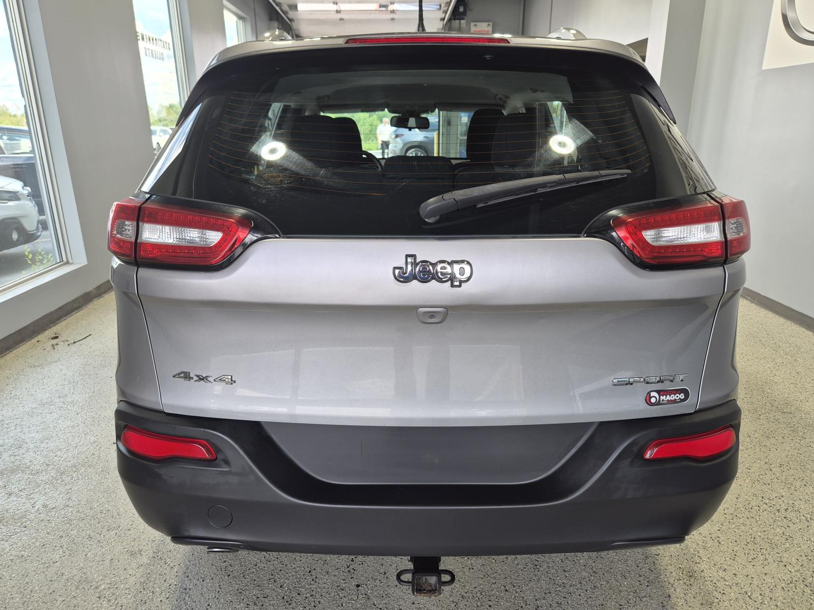 Jeep Cherokee Sport 2015 — photo 4