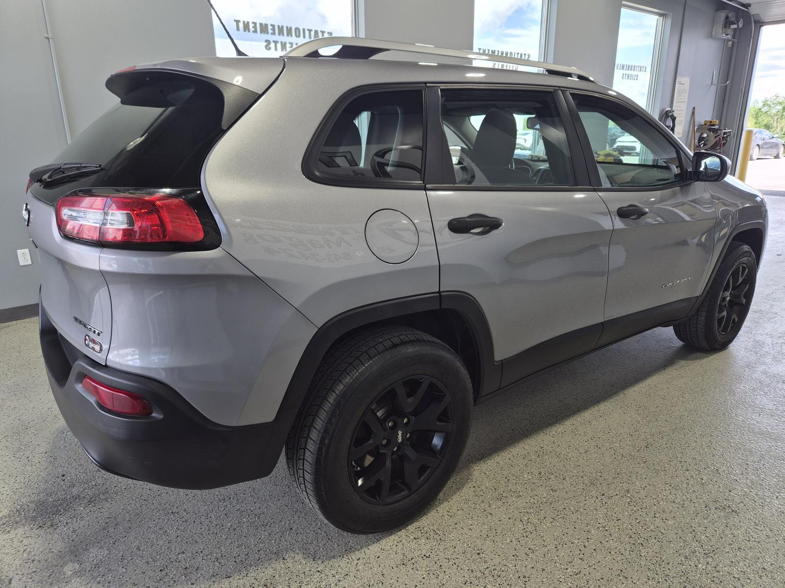 Jeep Cherokee Sport 2015 — photo 6