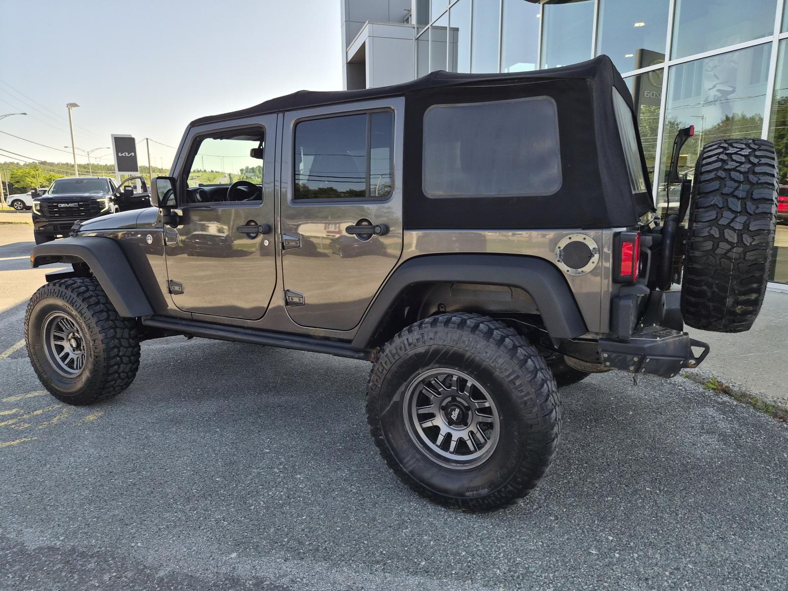 Jeep Wrangler Unlimited Sport 2014 — photo 2