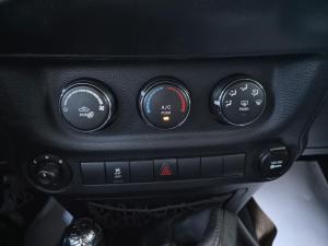 Thumbnail 18 Jeep Wrangler Unlimited Sport 2014