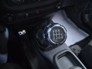 Thumbnail 19 Jeep Wrangler Unlimited Sport 2014
