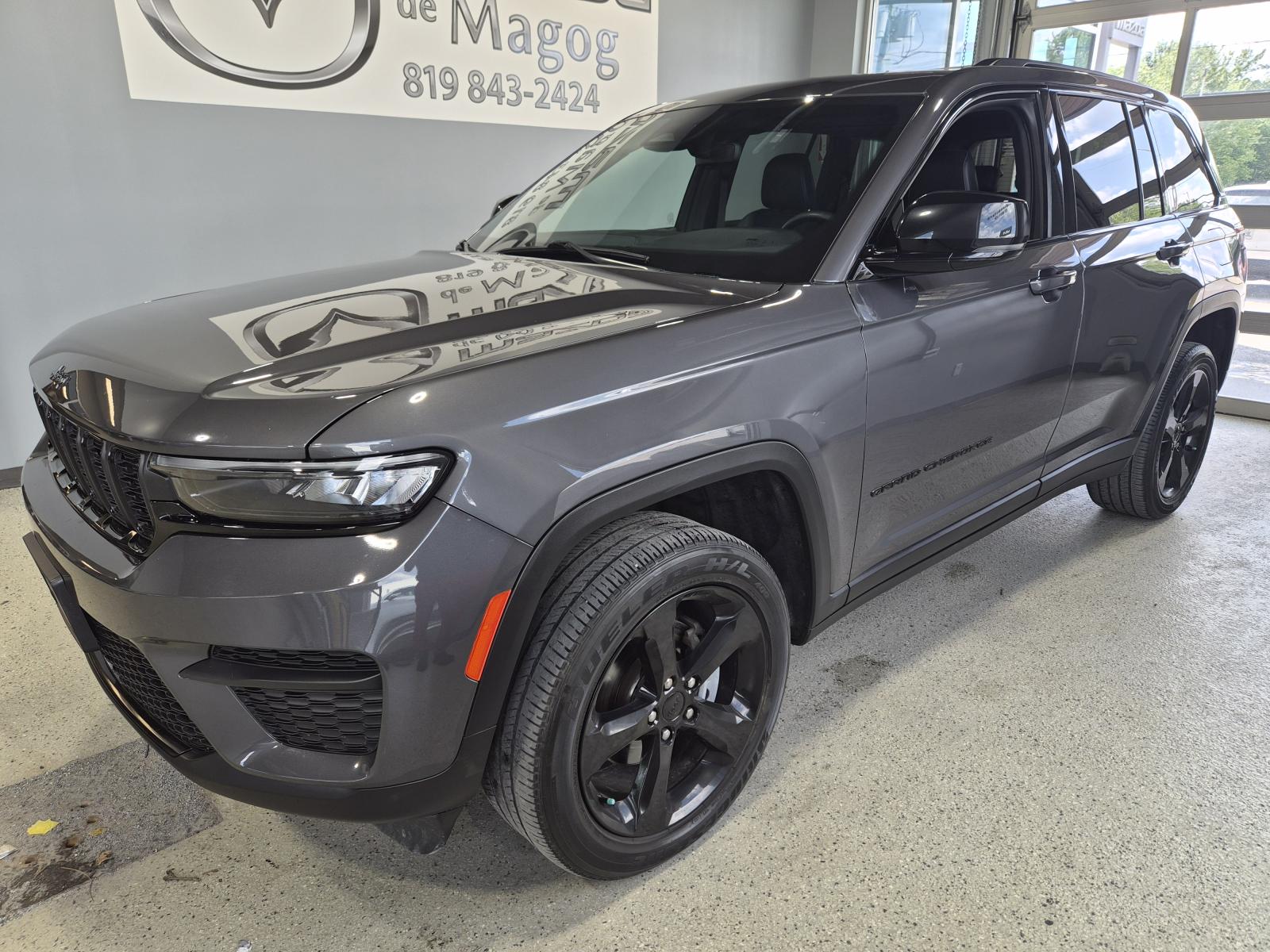 Jeep Grand Cherokee Laredo Altitude 2023 — photo 2
