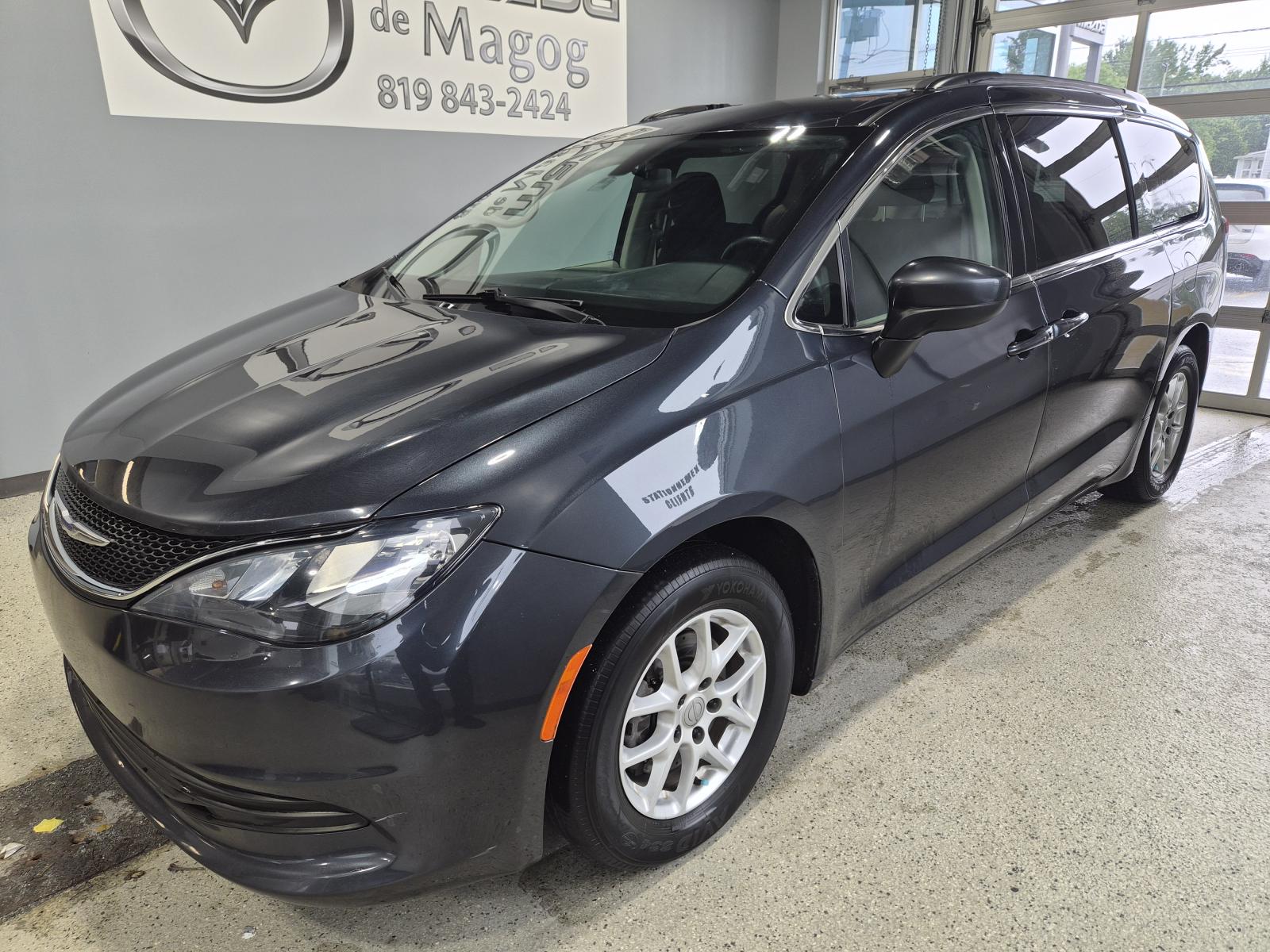 Chrysler Pacifica Touring 2019 — photo 2