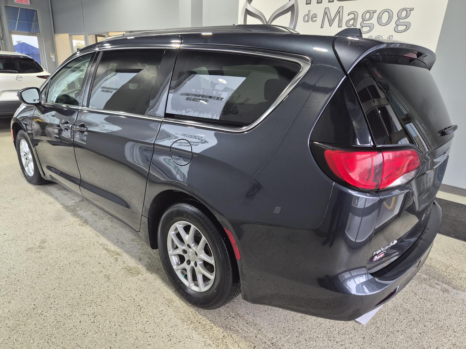 Chrysler Pacifica Touring 2019 — photo 3