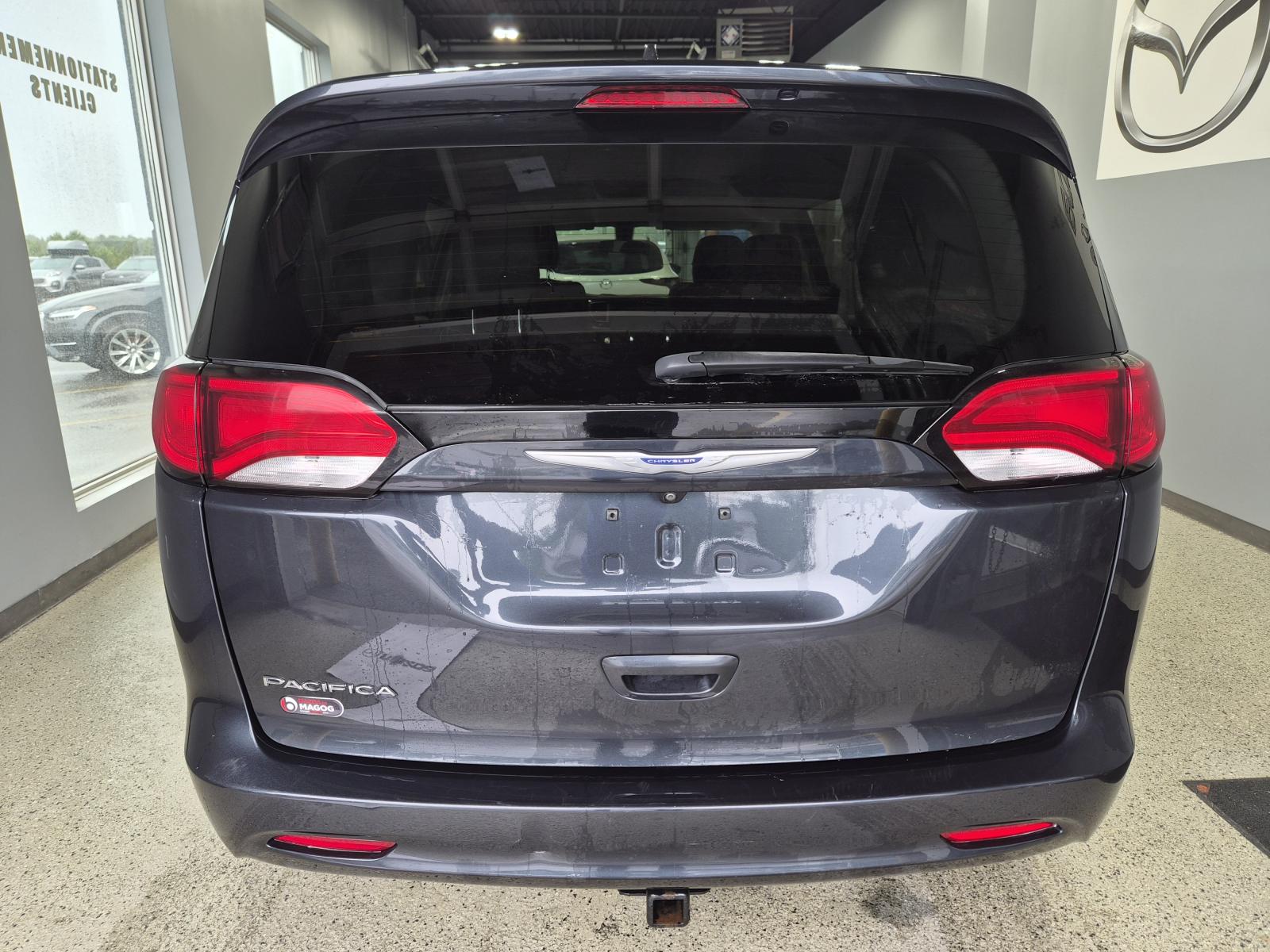 Chrysler Pacifica Touring 2019 — photo 4