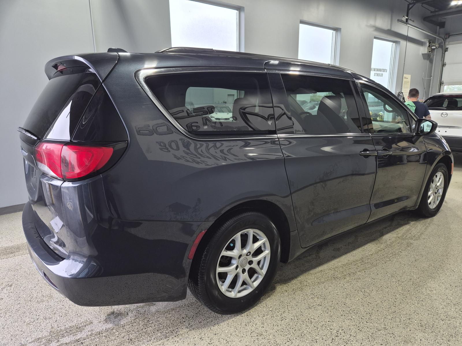 Chrysler Pacifica Touring 2019 — photo 5