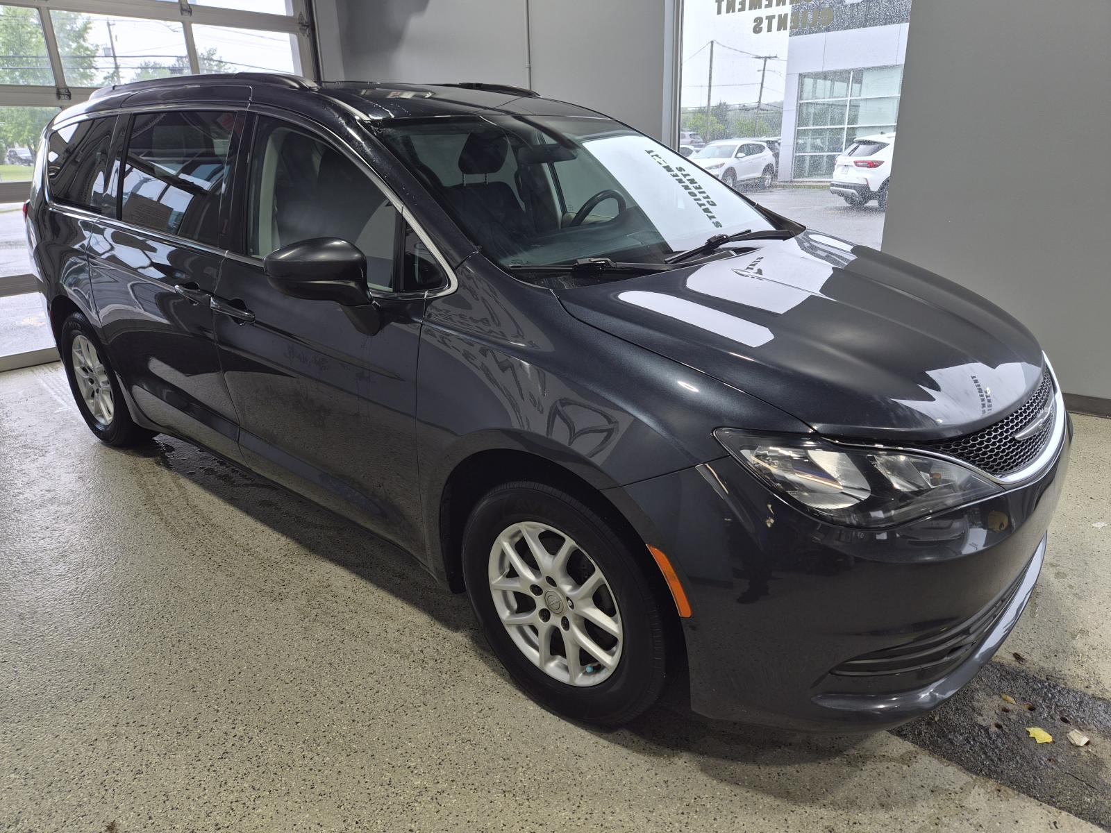 Chrysler Pacifica Touring 2019 — photo 6