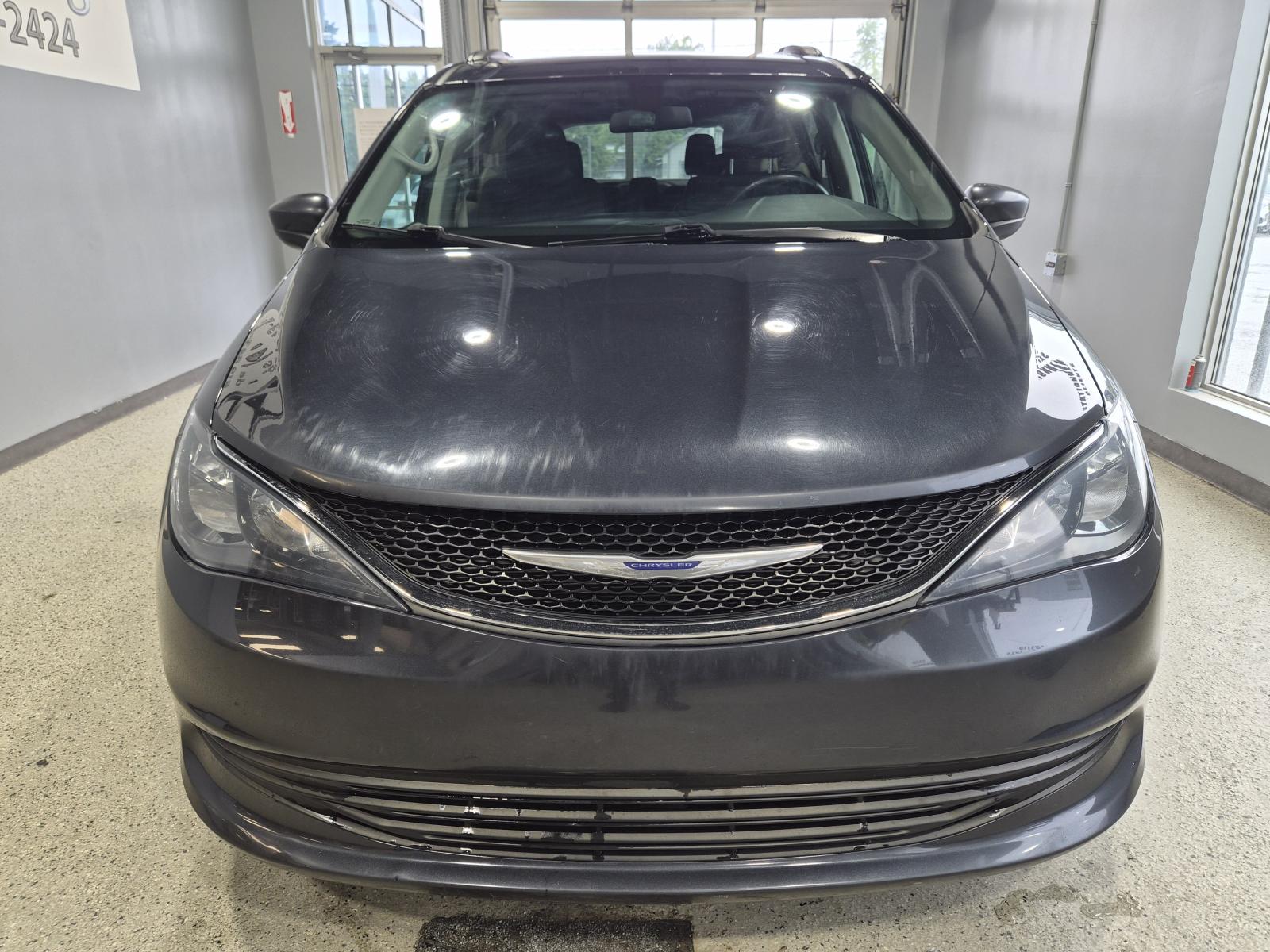Chrysler Pacifica Touring 2019 — photo 7