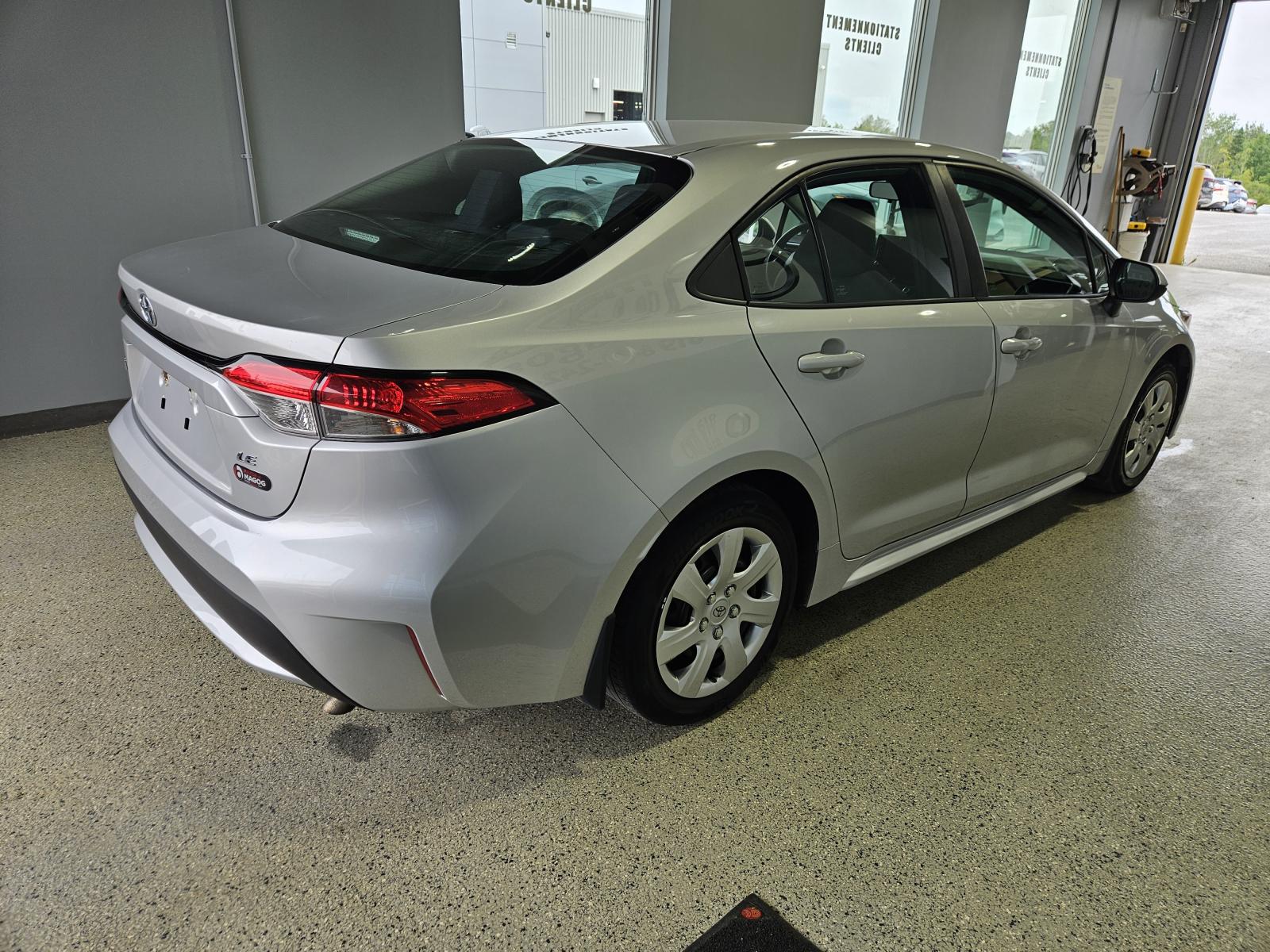Toyota Corolla LE 2020 — photo 3