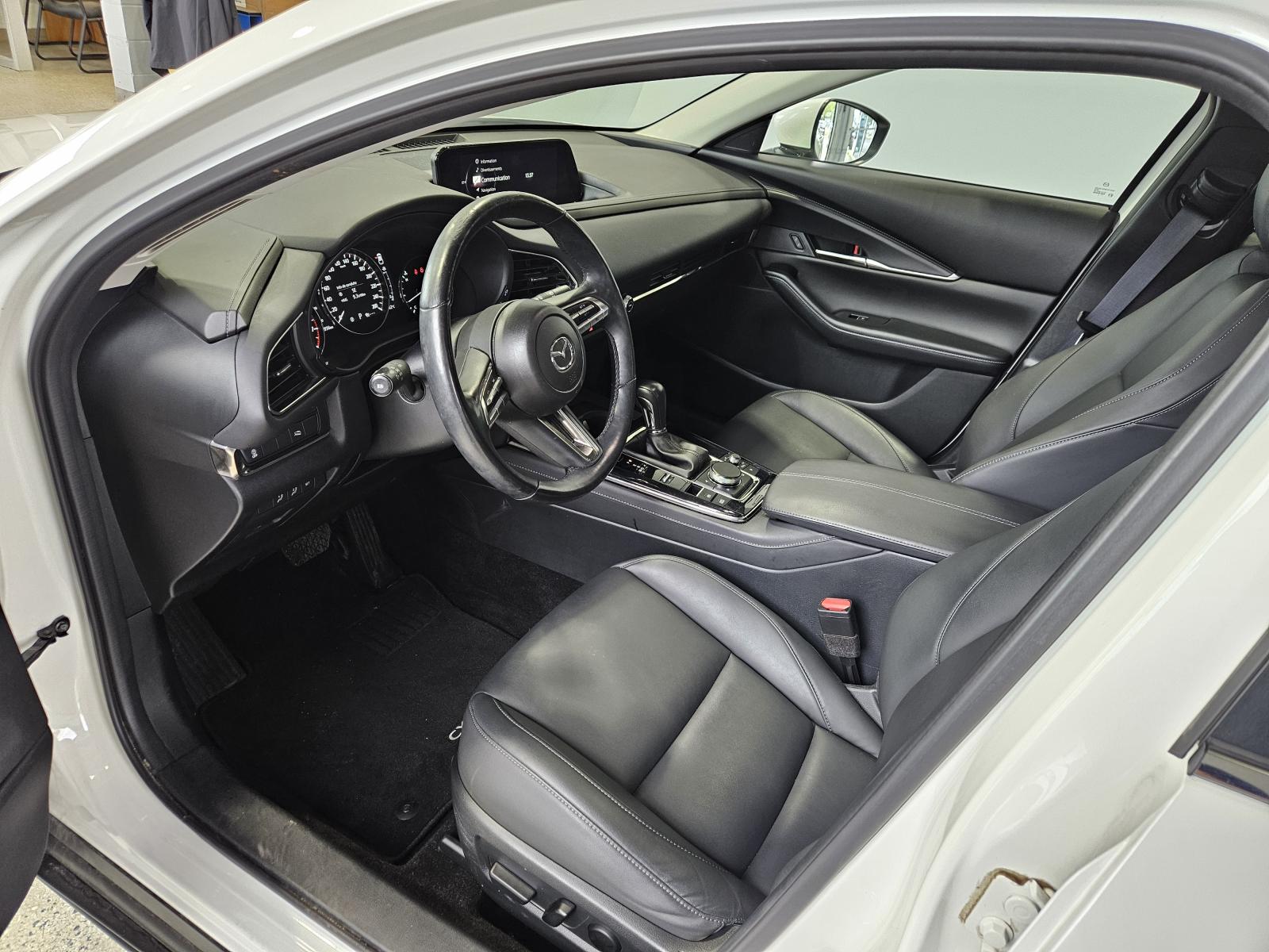 Mazda CX-30 GS Luxury 2023 — photo 8