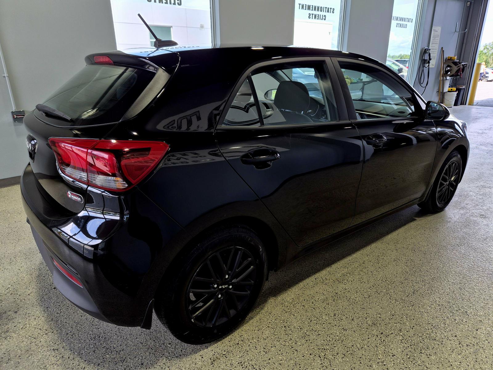 Kia Rio EX Premium 2023 — photo 7