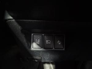 Miniature 14 Toyota Yaris LE 2019