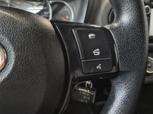 Miniature 16 Toyota Yaris LE 2019