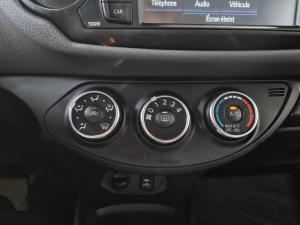 Miniature 20 Toyota Yaris LE 2019